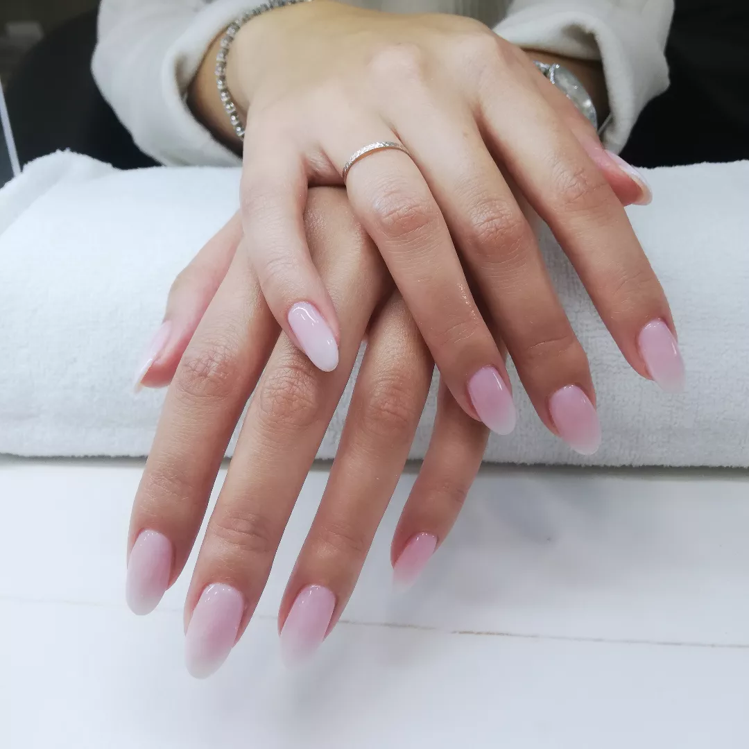 Ricostruzione unghie Bergamo